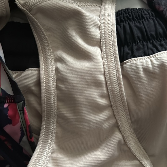 Lululemon Hotty Hot Shorts 2.5 inches - Picture 7 of 7